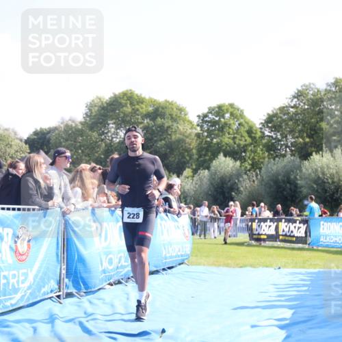 25.08.2024 - Elbe Triathlon Hamburg H.Heesch http://msf.ph/oto/6870468 25.08.2024 11:08:34 Ziel 228, 602 meine-sportfotos.de