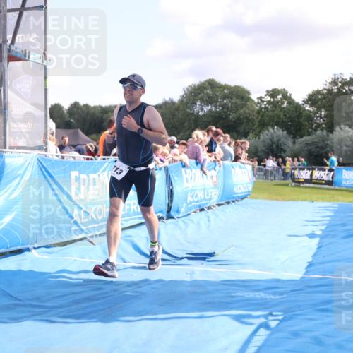 25.08.2024 - Elbe Triathlon Hamburg H.Heesch http://msf.ph/oto/6870470 25.08.2024 11:35:23 Ziel 352, 686, 713 meine-sportfotos.de