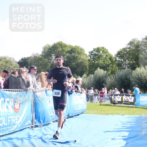 25.08.2024 - Elbe Triathlon Hamburg H.Heesch http://msf.ph/oto/6870487 25.08.2024 11:08:35 Ziel 228, 602 meine-sportfotos.de