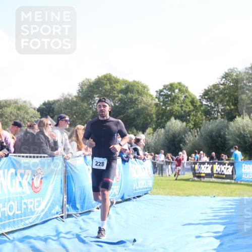 25.08.2024 - Elbe Triathlon Hamburg H.Heesch http://msf.ph/oto/6870495 25.08.2024 11:08:35 Ziel 228, 602 meine-sportfotos.de