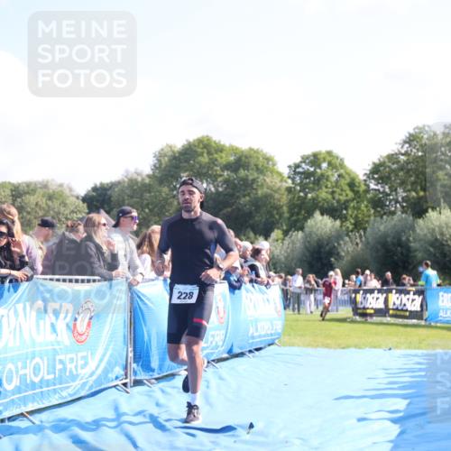 25.08.2024 - Elbe Triathlon Hamburg H.Heesch http://msf.ph/oto/6870503 25.08.2024 11:08:35 Ziel 228, 602 meine-sportfotos.de