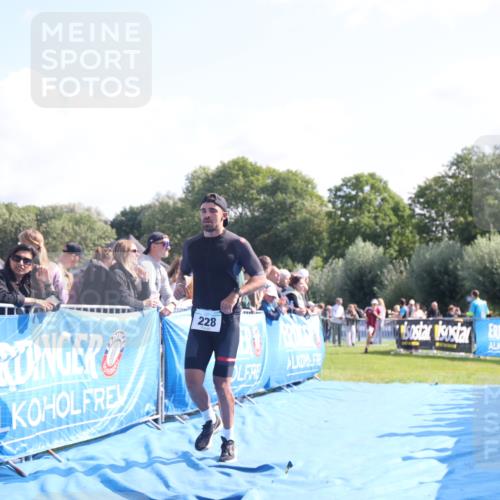 25.08.2024 - Elbe Triathlon Hamburg H.Heesch http://msf.ph/oto/6870510 25.08.2024 11:08:35 Ziel 228, 602 meine-sportfotos.de