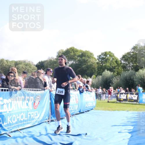 25.08.2024 - Elbe Triathlon Hamburg H.Heesch http://msf.ph/oto/6870514 25.08.2024 11:08:35 Ziel 228, 602 meine-sportfotos.de