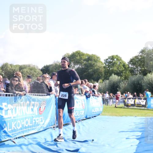 25.08.2024 - Elbe Triathlon Hamburg H.Heesch http://msf.ph/oto/6870523 25.08.2024 11:08:35 Ziel 228, 602 meine-sportfotos.de