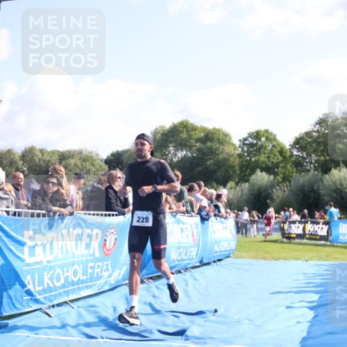 25.08.2024 - Elbe Triathlon Hamburg H.Heesch http://msf.ph/oto/6870536 25.08.2024 11:08:35 Ziel 228, 602 meine-sportfotos.de