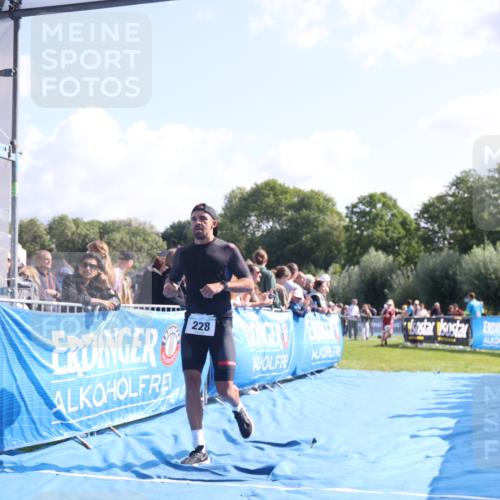 25.08.2024 - Elbe Triathlon Hamburg H.Heesch http://msf.ph/oto/6870543 25.08.2024 11:08:35 Ziel 228, 602 meine-sportfotos.de