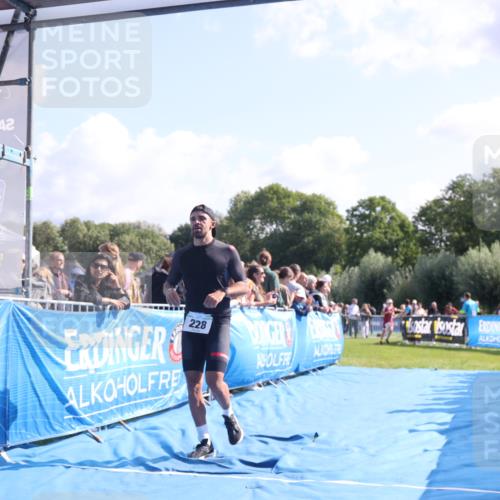 25.08.2024 - Elbe Triathlon Hamburg H.Heesch http://msf.ph/oto/6870550 25.08.2024 11:08:35 Ziel 228, 602 meine-sportfotos.de