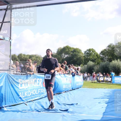 25.08.2024 - Elbe Triathlon Hamburg H.Heesch http://msf.ph/oto/6870558 25.08.2024 11:08:35 Ziel 228, 602 meine-sportfotos.de