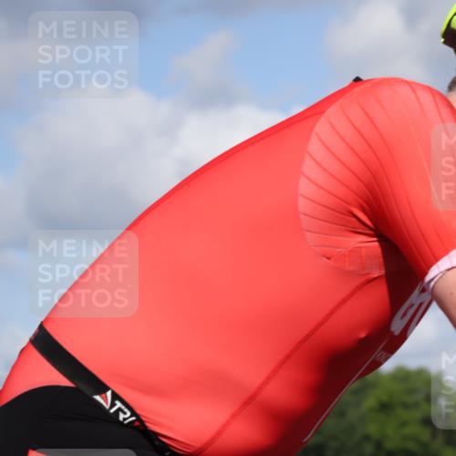 25.08.2024 - Elbe Triathlon Hamburg Fuchs,  Jonas http://msf.ph/oto/6870575 25.08.2024 10:27:51 Radfahren 427 meine-sportfotos.de