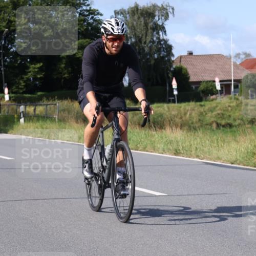 25.08.2024 - Elbe Triathlon Hamburg Fuchs,  Jonas http://msf.ph/oto/6870698 25.08.2024 10:28:21 Radfahren 1846 meine-sportfotos.de