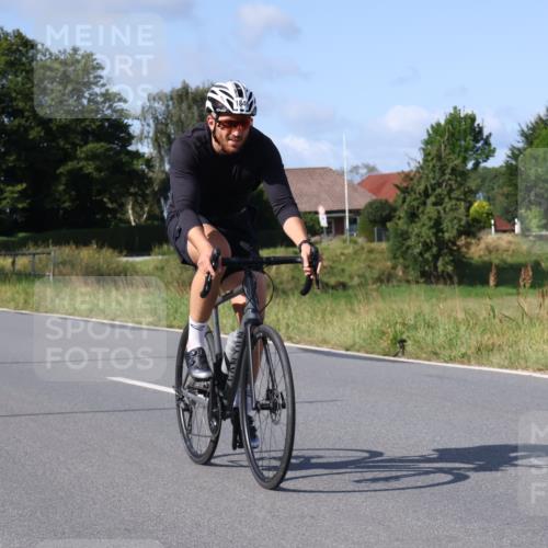 25.08.2024 - Elbe Triathlon Hamburg Fuchs,  Jonas http://msf.ph/oto/6870704 25.08.2024 10:28:21 Radfahren 1846 meine-sportfotos.de