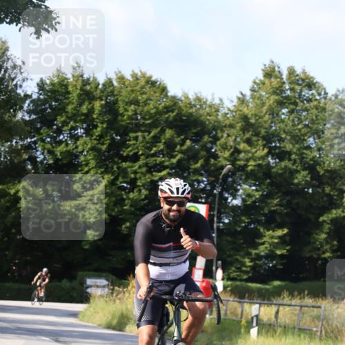 25.08.2024 - Elbe Triathlon Hamburg Fuchs,  Jonas http://msf.ph/oto/6870749 25.08.2024 10:28:31 Radfahren 527, 608 meine-sportfotos.de