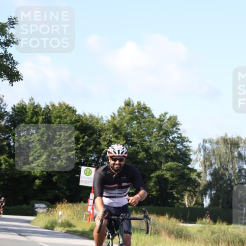25.08.2024 - Elbe Triathlon Hamburg Fuchs,  Jonas http://msf.ph/oto/6870759 25.08.2024 10:28:32 Radfahren 527, 608 meine-sportfotos.de