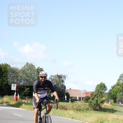 25.08.2024 - Elbe Triathlon Hamburg Fuchs,  Jonas http://msf.ph/oto/6870768 25.08.2024 10:28:32 Radfahren 527, 608 meine-sportfotos.de