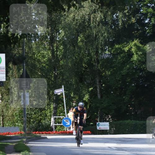 25.08.2024 - Elbe Triathlon Hamburg Fuchs,  Jonas http://msf.ph/oto/6870792 25.08.2024 10:28:34 Radfahren 527, 608, 453 meine-sportfotos.de