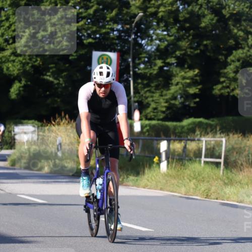 25.08.2024 - Elbe Triathlon Hamburg Fuchs,  Jonas http://msf.ph/oto/6870822 25.08.2024 09:34:57 Radfahren 337, 204, 319, 263, 123, 311 meine-sportfotos.de