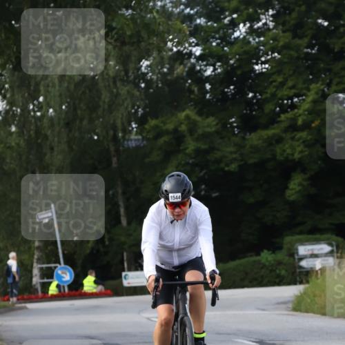 25.08.2024 - Elbe Triathlon Hamburg Fuchs,  Jonas http://msf.ph/oto/6870823 25.08.2024 11:11:07 Radfahren 1501, 1544 meine-sportfotos.de