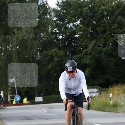 25.08.2024 - Elbe Triathlon Hamburg Fuchs,  Jonas http://msf.ph/oto/6870846 25.08.2024 11:11:08 Radfahren 1501, 1544 meine-sportfotos.de