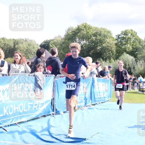 25.08.2024 - Elbe Triathlon Hamburg H.Heesch http://msf.ph/oto/6870854 25.08.2024 11:58:47 Ziel 517, 543, 1591, 1714 meine-sportfotos.de
