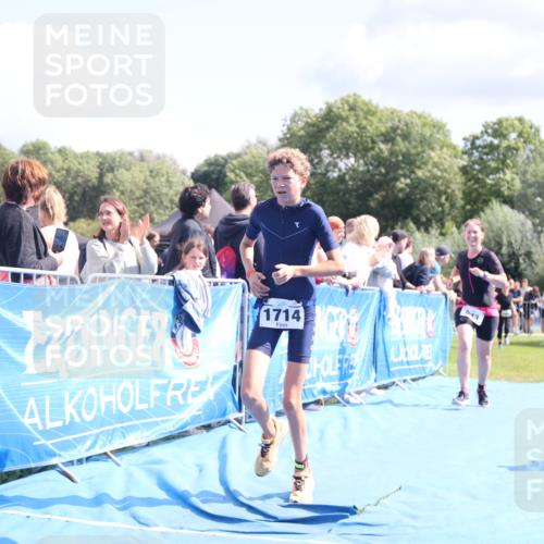 25.08.2024 - Elbe Triathlon Hamburg H.Heesch http://msf.ph/oto/6870865 25.08.2024 11:58:47 Ziel 517, 543, 1591, 1714 meine-sportfotos.de