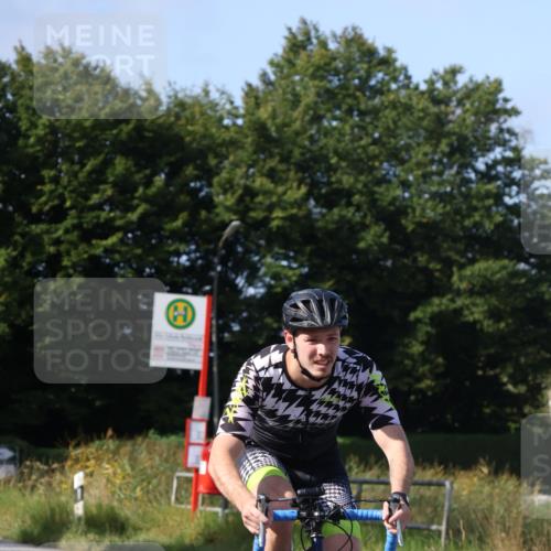 25.08.2024 - Elbe Triathlon Hamburg Fuchs,  Jonas http://msf.ph/oto/6870899 25.08.2024 10:28:46 Radfahren 463, 452, 405, 663 meine-sportfotos.de