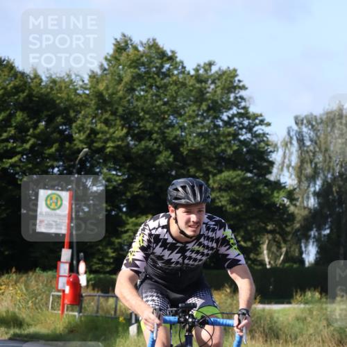25.08.2024 - Elbe Triathlon Hamburg Fuchs,  Jonas http://msf.ph/oto/6870905 25.08.2024 10:28:46 Radfahren 463, 452, 405, 663 meine-sportfotos.de