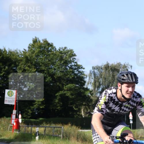 25.08.2024 - Elbe Triathlon Hamburg Fuchs,  Jonas http://msf.ph/oto/6870913 25.08.2024 10:28:46 Radfahren 463, 452, 405, 663 meine-sportfotos.de