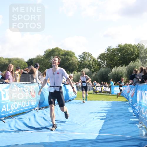 25.08.2024 - Elbe Triathlon Hamburg H.Heesch http://msf.ph/oto/6870966 25.08.2024 11:08:57 Ziel 199, 465, 486, 594, 609 meine-sportfotos.de