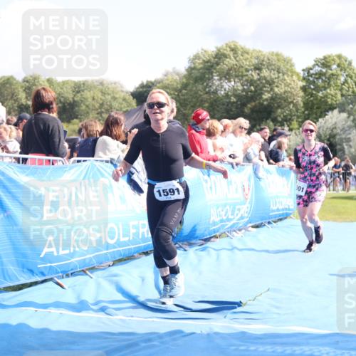 25.08.2024 - Elbe Triathlon Hamburg H.Heesch http://msf.ph/oto/6871156 25.08.2024 11:58:54 Ziel 543, 1501, 1591, 1714 meine-sportfotos.de