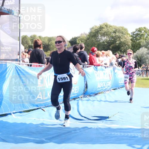 25.08.2024 - Elbe Triathlon Hamburg H.Heesch http://msf.ph/oto/6871211 25.08.2024 11:58:55 Ziel 543, 1501, 1591 meine-sportfotos.de