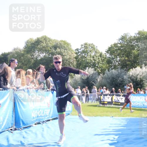 25.08.2024 - Elbe Triathlon Hamburg H.Heesch http://msf.ph/oto/6871298 25.08.2024 11:09:07 Ziel 142, 465, 594 meine-sportfotos.de
