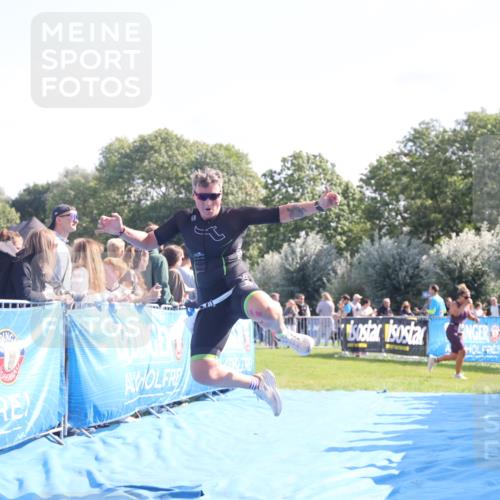 25.08.2024 - Elbe Triathlon Hamburg H.Heesch http://msf.ph/oto/6871308 25.08.2024 11:09:08 Ziel 142, 465 meine-sportfotos.de