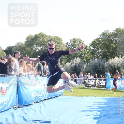 25.08.2024 - Elbe Triathlon Hamburg H.Heesch http://msf.ph/oto/6871312 25.08.2024 11:09:08 Ziel 142, 465 meine-sportfotos.de