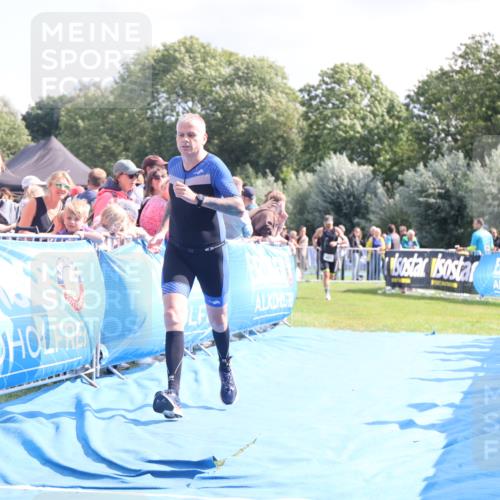 25.08.2024 - Elbe Triathlon Hamburg H.Heesch http://msf.ph/oto/6871318 25.08.2024 11:36:33 Ziel 423, 1430 meine-sportfotos.de