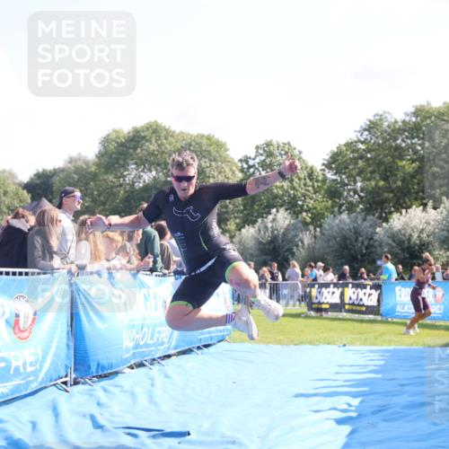 25.08.2024 - Elbe Triathlon Hamburg H.Heesch http://msf.ph/oto/6871319 25.08.2024 11:09:08 Ziel 142, 465 meine-sportfotos.de