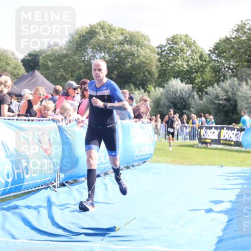 25.08.2024 - Elbe Triathlon Hamburg H.Heesch http://msf.ph/oto/6871323 25.08.2024 11:36:33 Ziel 423, 1430 meine-sportfotos.de