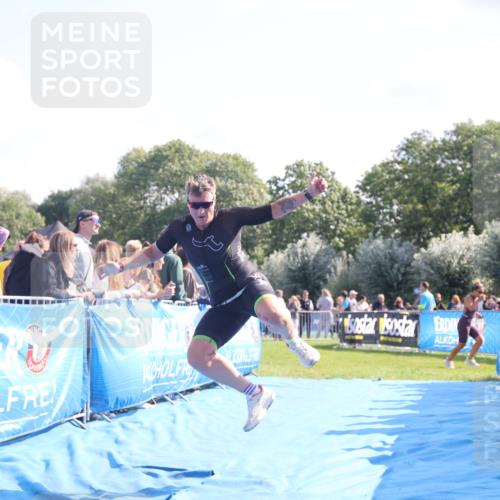 25.08.2024 - Elbe Triathlon Hamburg H.Heesch http://msf.ph/oto/6871324 25.08.2024 11:09:08 Ziel 142, 465 meine-sportfotos.de