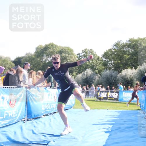 25.08.2024 - Elbe Triathlon Hamburg H.Heesch http://msf.ph/oto/6871333 25.08.2024 11:09:08 Ziel 142, 465 meine-sportfotos.de