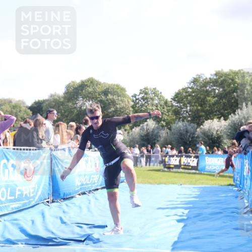 25.08.2024 - Elbe Triathlon Hamburg H.Heesch http://msf.ph/oto/6871340 25.08.2024 11:09:08 Ziel 142, 465 meine-sportfotos.de