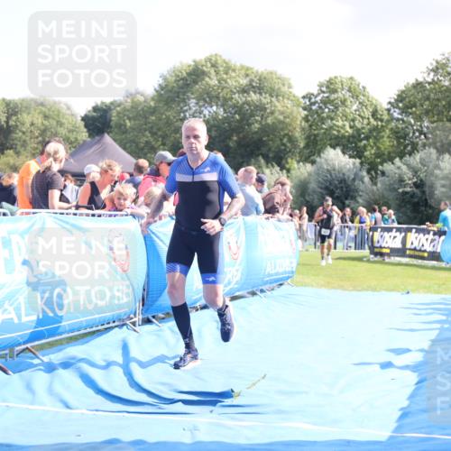 25.08.2024 - Elbe Triathlon Hamburg H.Heesch http://msf.ph/oto/6871341 25.08.2024 11:36:33 Ziel 423, 1430 meine-sportfotos.de