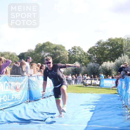 25.08.2024 - Elbe Triathlon Hamburg H.Heesch http://msf.ph/oto/6871348 25.08.2024 11:09:08 Ziel 142, 465 meine-sportfotos.de