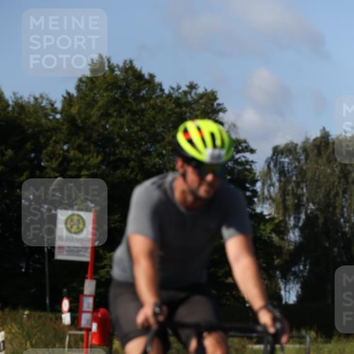 25.08.2024 - Elbe Triathlon Hamburg Fuchs,  Jonas http://msf.ph/oto/6871349 25.08.2024 10:30:11 Radfahren 721, 628, 1845, 680 meine-sportfotos.de