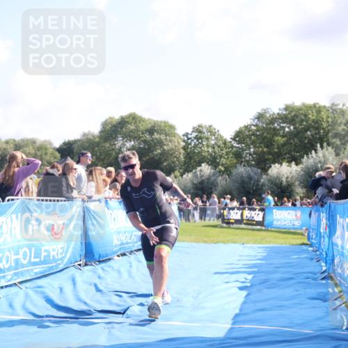 25.08.2024 - Elbe Triathlon Hamburg H.Heesch http://msf.ph/oto/6871358 25.08.2024 11:09:08 Ziel 142, 465 meine-sportfotos.de