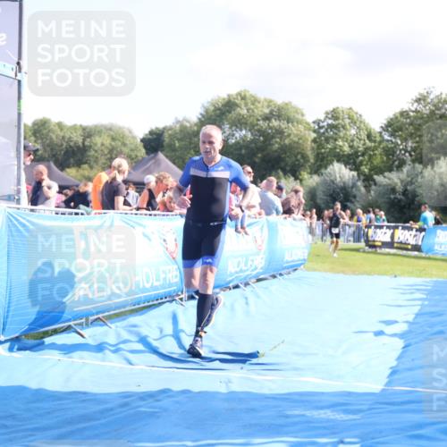 25.08.2024 - Elbe Triathlon Hamburg H.Heesch http://msf.ph/oto/6871374 25.08.2024 11:36:33 Ziel 423, 1430 meine-sportfotos.de