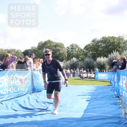 25.08.2024 - Elbe Triathlon Hamburg H.Heesch http://msf.ph/oto/6871381 25.08.2024 11:09:08 Ziel 142, 465 meine-sportfotos.de