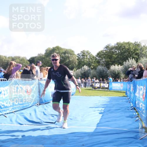 25.08.2024 - Elbe Triathlon Hamburg H.Heesch http://msf.ph/oto/6871388 25.08.2024 11:09:08 Ziel 142, 465 meine-sportfotos.de