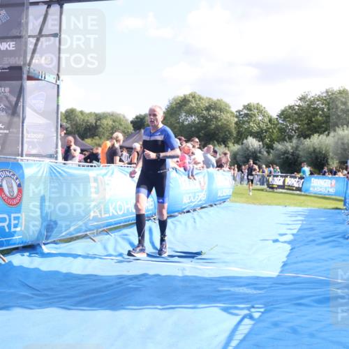 25.08.2024 - Elbe Triathlon Hamburg H.Heesch http://msf.ph/oto/6871393 25.08.2024 11:36:33 Ziel 423, 1430 meine-sportfotos.de