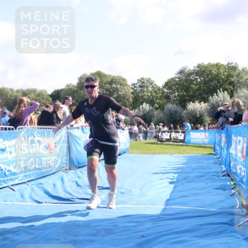 25.08.2024 - Elbe Triathlon Hamburg H.Heesch http://msf.ph/oto/6871396 25.08.2024 11:09:08 Ziel 142, 465 meine-sportfotos.de