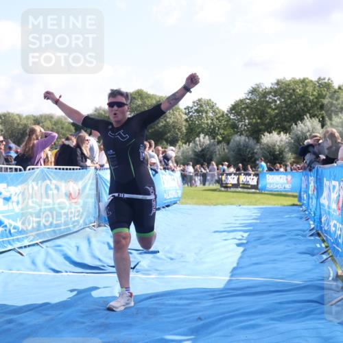 25.08.2024 - Elbe Triathlon Hamburg H.Heesch http://msf.ph/oto/6871422 25.08.2024 11:09:08 Ziel 142, 465 meine-sportfotos.de