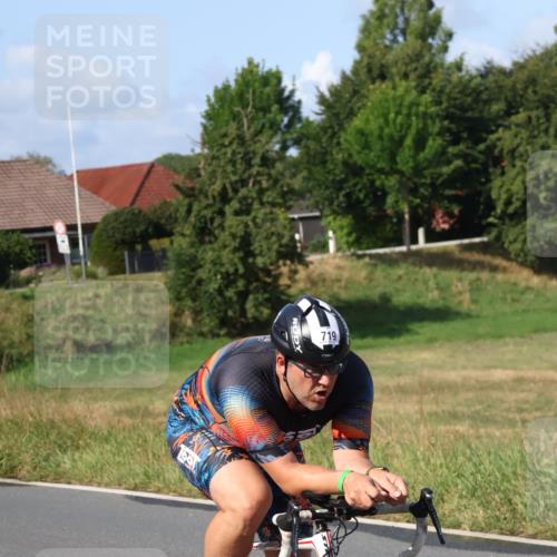 25.08.2024 - Elbe Triathlon Hamburg Fuchs,  Jonas http://msf.ph/oto/6871468 25.08.2024 10:30:56 Radfahren 665, 616, 1600, 719, 756 meine-sportfotos.de